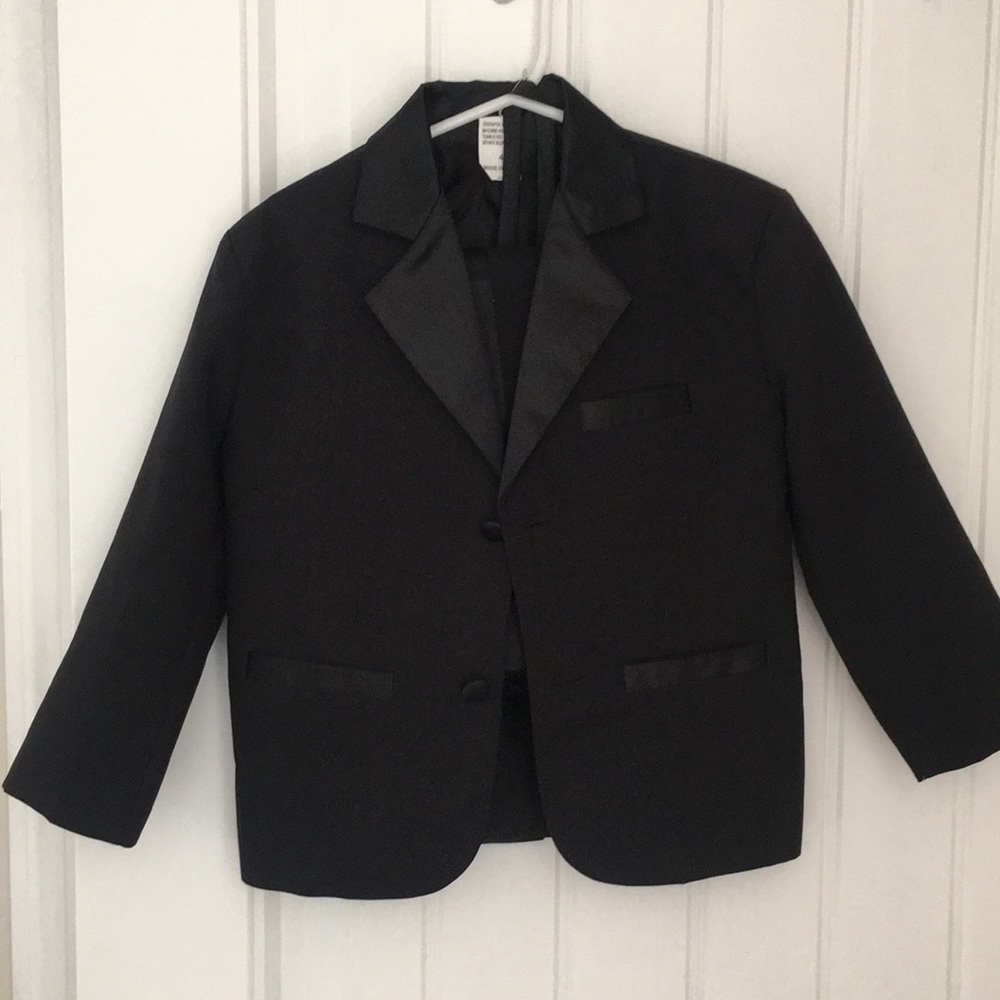 3-piece tuxedo size 4T